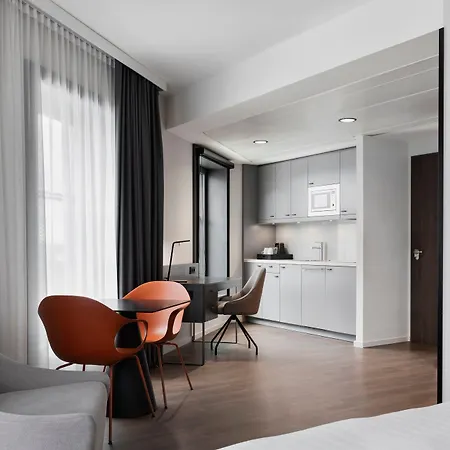 Hotel By Marriott Ostbahnhof 4*