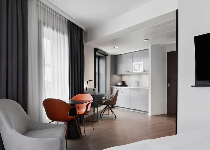 Hotel By Marriott Ostbahnhof 4*